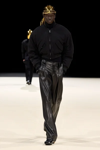 Look 48